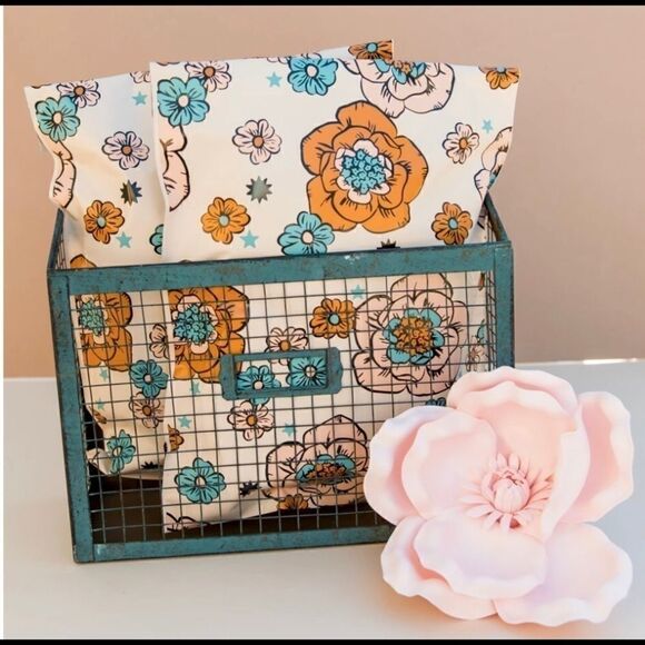 Poly Mailers 10x13 12x15.5 14x17 LOvE beats 💗 - Picture 4 of 16